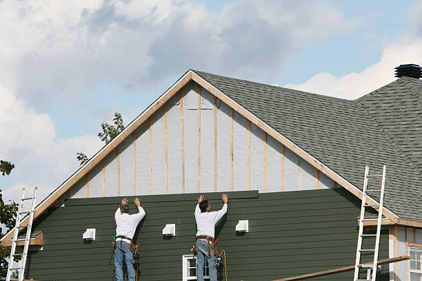 Professional Siding technician working in Washington, DC